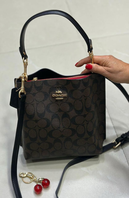 Bolso de Mano Clásico con Diseño Monograma