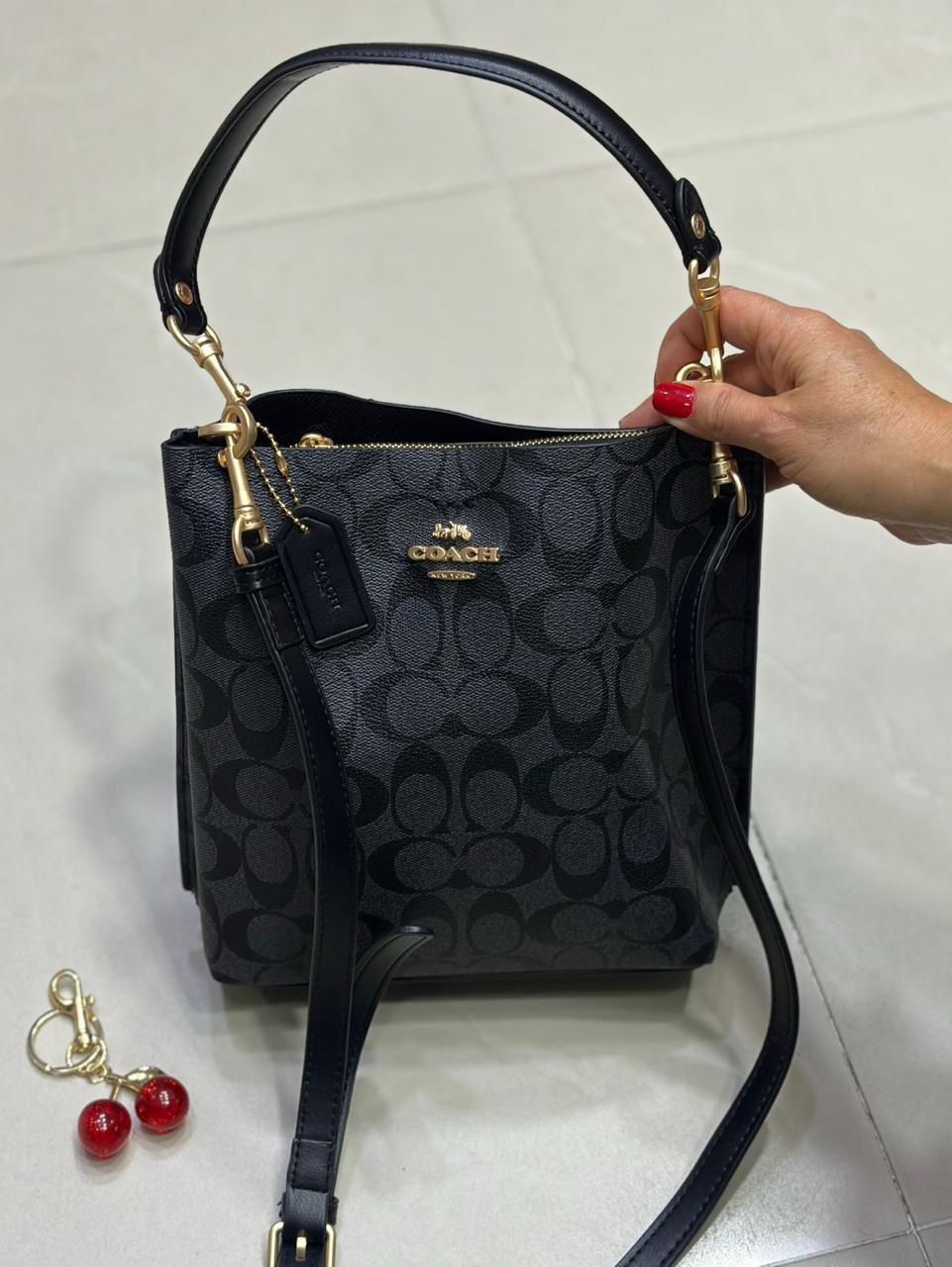 Bolso de Mano Clásico con Diseño Monograma