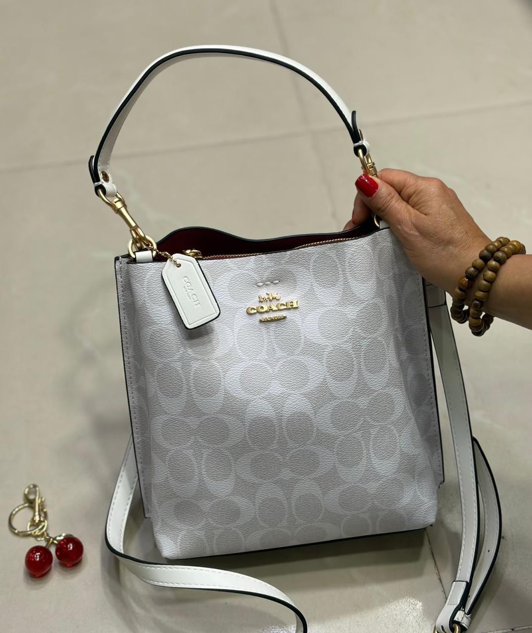 Bolso de Mano Clásico con Diseño Monograma